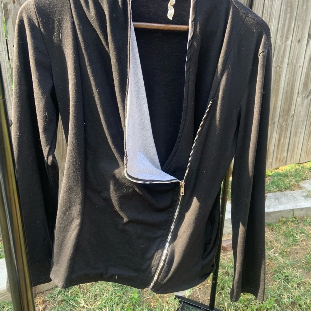 Elegant Black Women's Blazer with Zipper Detail